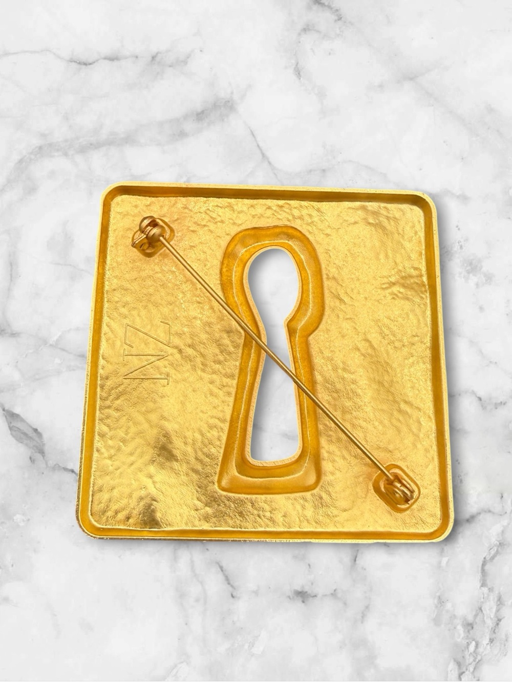 Gold-tone Keyhole Vintage-Style Statement Brooch - Picture 3 of 4